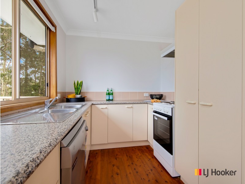 11 Hawks Nest Place, Surfside NSW 2536