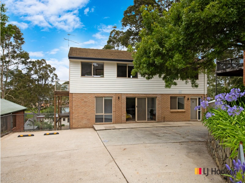 11 Hawks Nest Place, Surfside NSW 2536