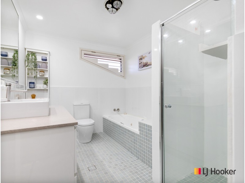 11 Barlings Drive, Tomakin NSW 2537