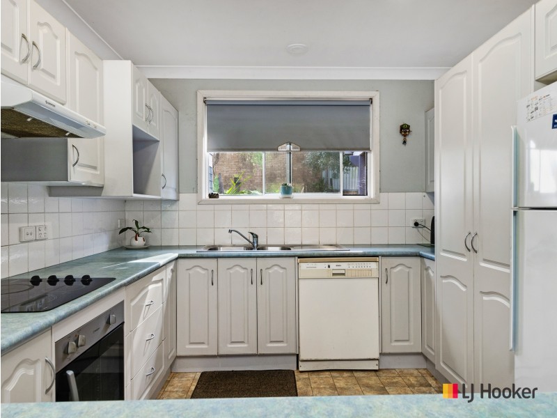 17 Pleasurelea Drive, Sunshine Bay NSW 2536