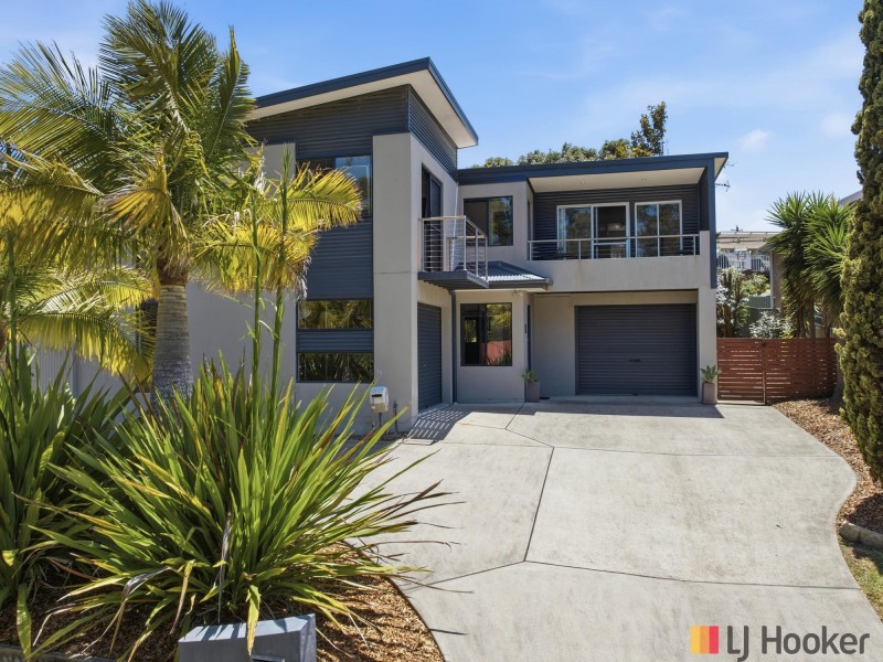 24 Explorers Way, Surf Beach NSW 2536