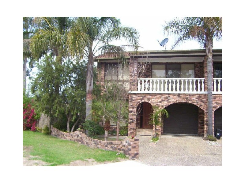 1/2 FOAM STREET, Surfside NSW 2536