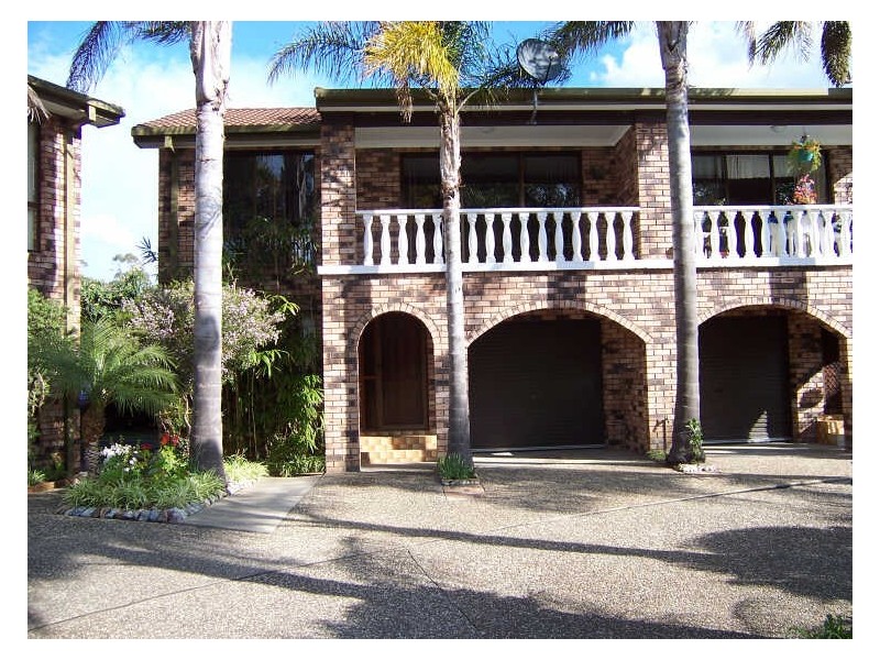 3/2 Foam Street, Surfside NSW 2536