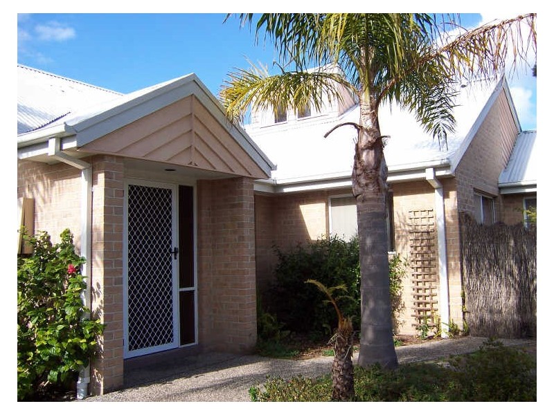 2/19 Zanthus Drive, Broulee NSW 2537