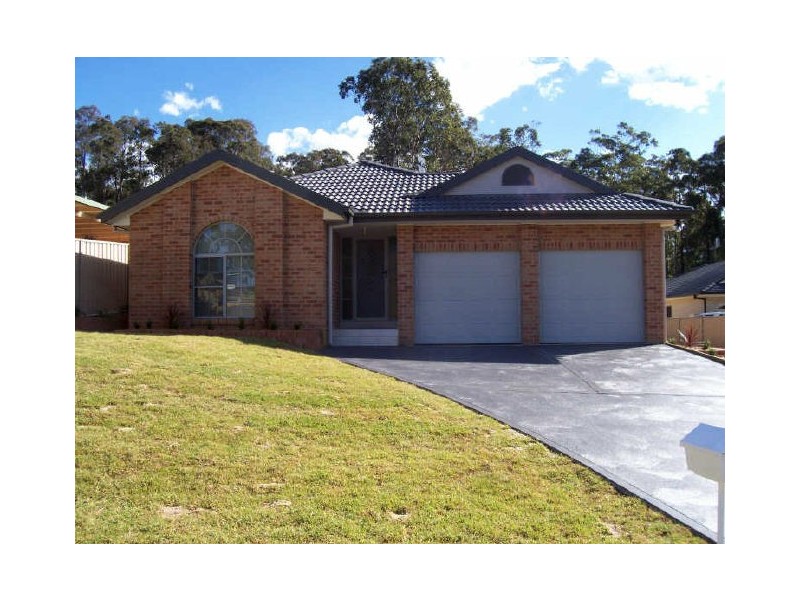 18 Canning Crescent, Sunshine Bay NSW 2536