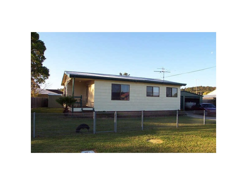 4 Barton Pde, Tomakin NSW 2537