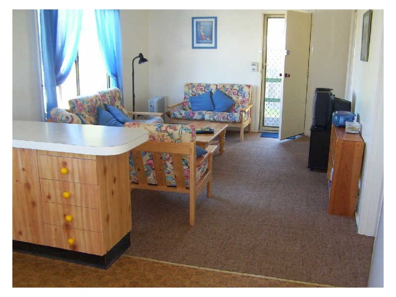 4 Barton Pde, Tomakin NSW 2537