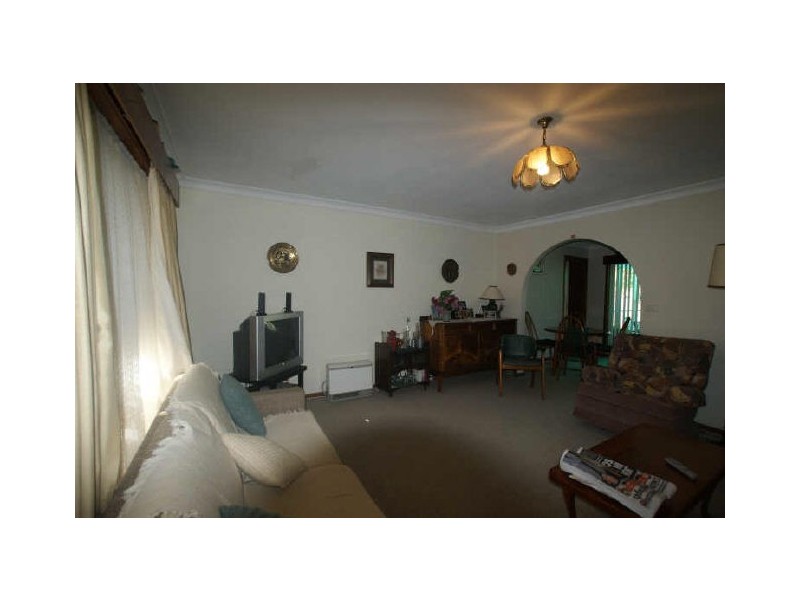 8 Cook Avenue, Surf Beach NSW 2536