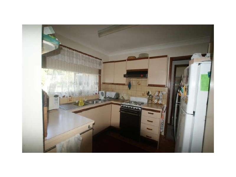 8 Cook Avenue, Surf Beach NSW 2536