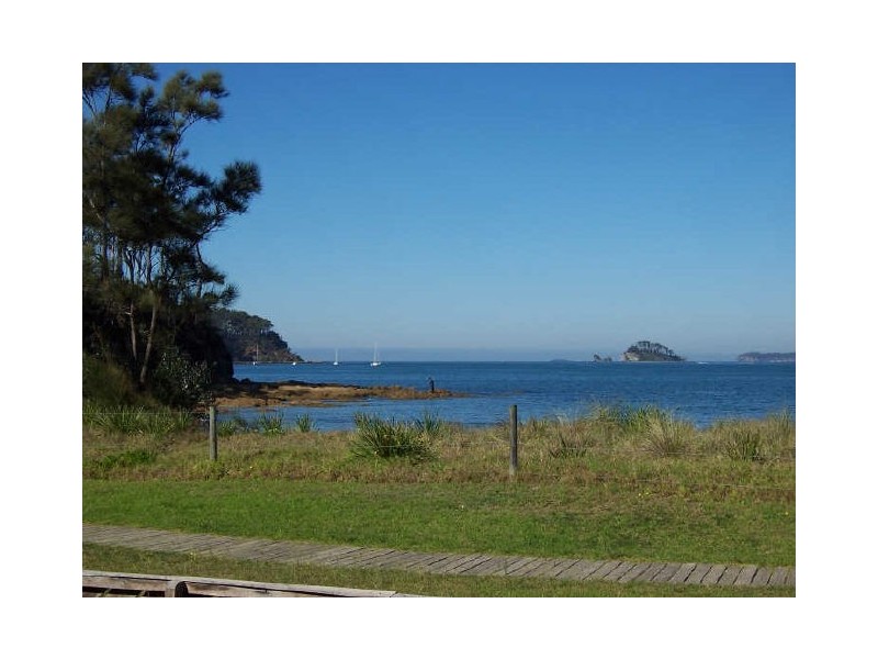1/4 Myamba Parade, Surfside NSW 2536