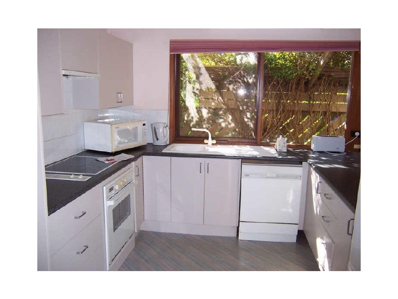 1/4 Myamba Parade, Surfside NSW 2536