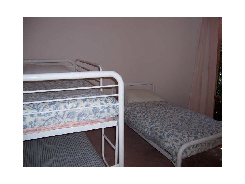 1/4 Myamba Parade, Surfside NSW 2536