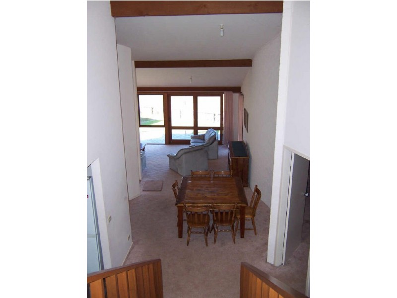 1/4 Myamba Parade, Surfside NSW 2536