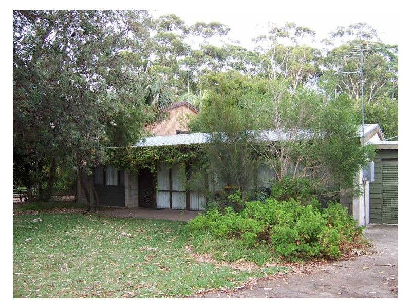 13 Boomerang Ave, South Durras NSW 2536