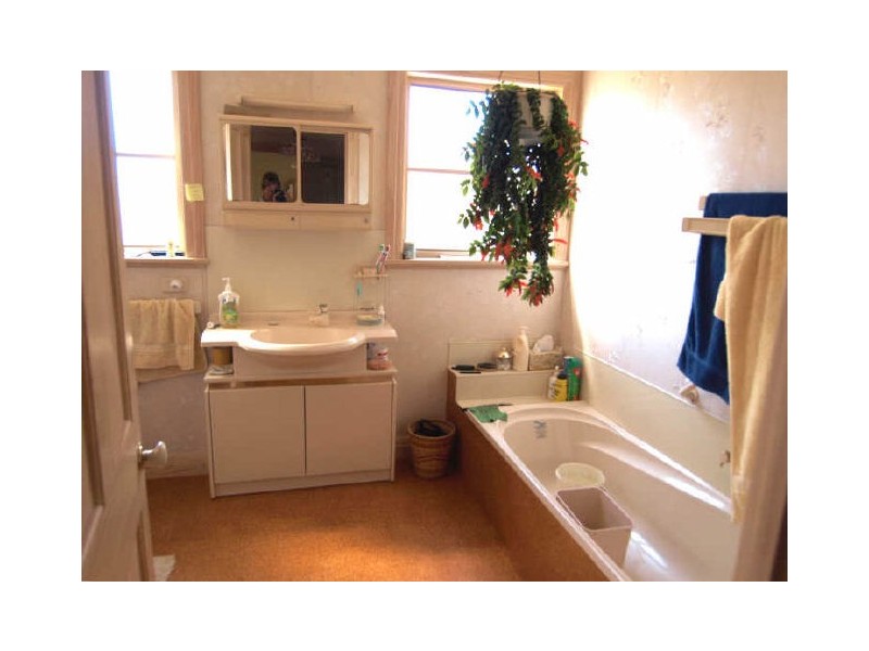 7 Blaxland Crescent, Sunshine Bay NSW 2536