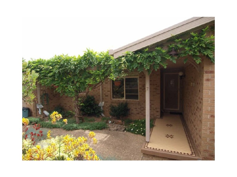 7 Blaxland Crescent, Sunshine Bay NSW 2536