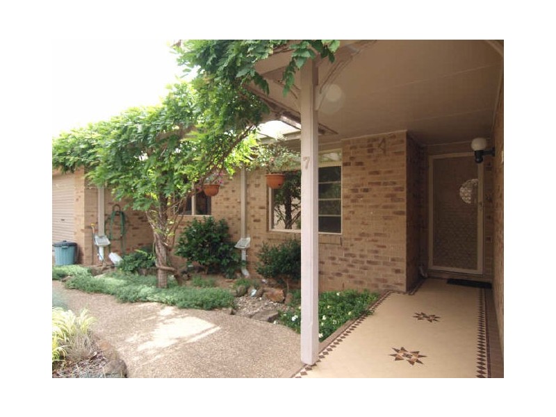 7 Blaxland Crescent, Sunshine Bay NSW 2536