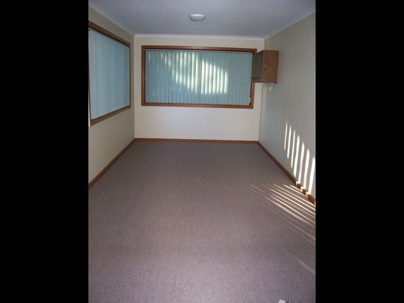 12 CALGA CRESCENT, Catalina NSW 2536