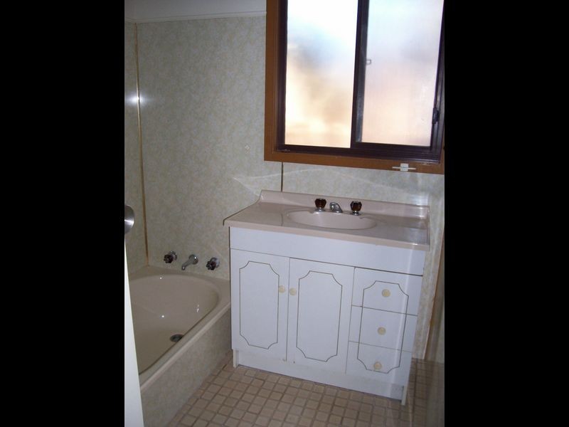 12 CALGA CRESCENT, Catalina NSW 2536