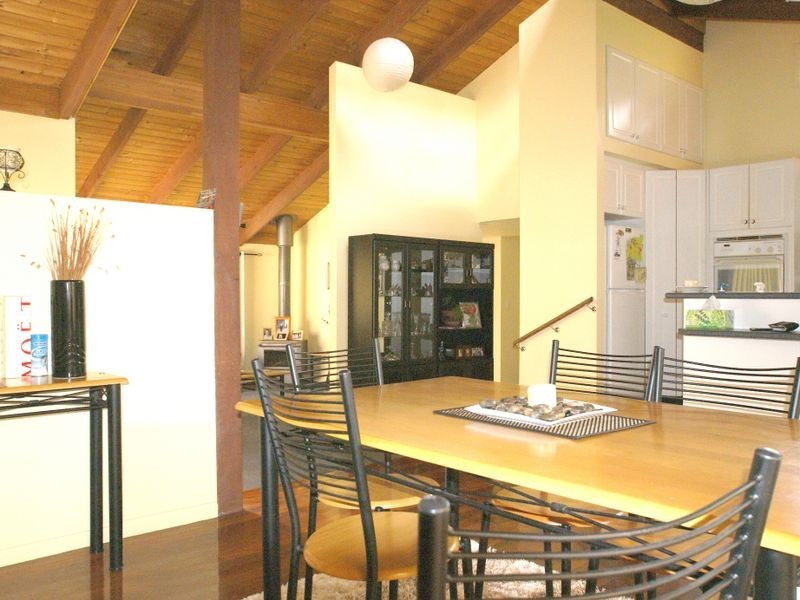 33 Bronte Crescent, Sunshine Bay NSW 2536