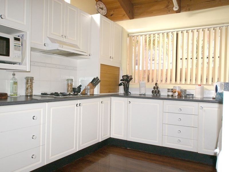 33 Bronte Crescent, Sunshine Bay NSW 2536