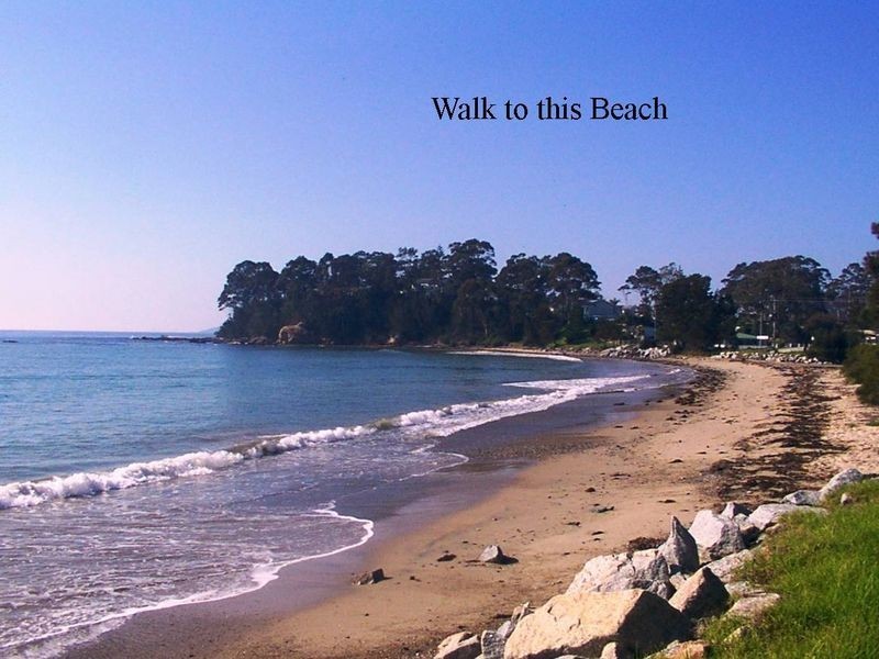 33 Bronte Crescent, Sunshine Bay NSW 2536