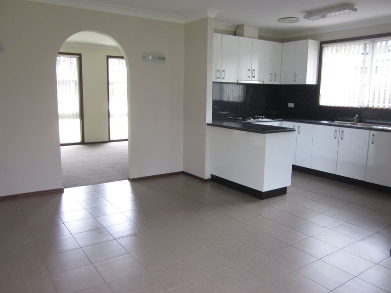 10 Clare Cres, Batehaven NSW 2536