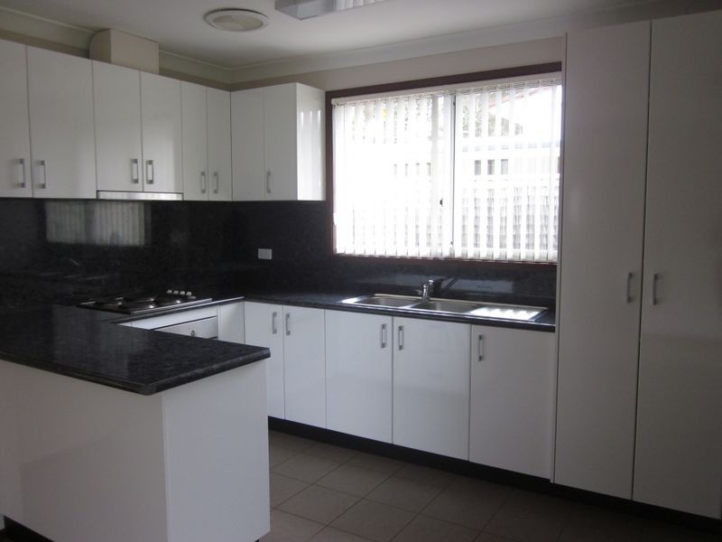 10 Clare Cres, Batehaven NSW 2536