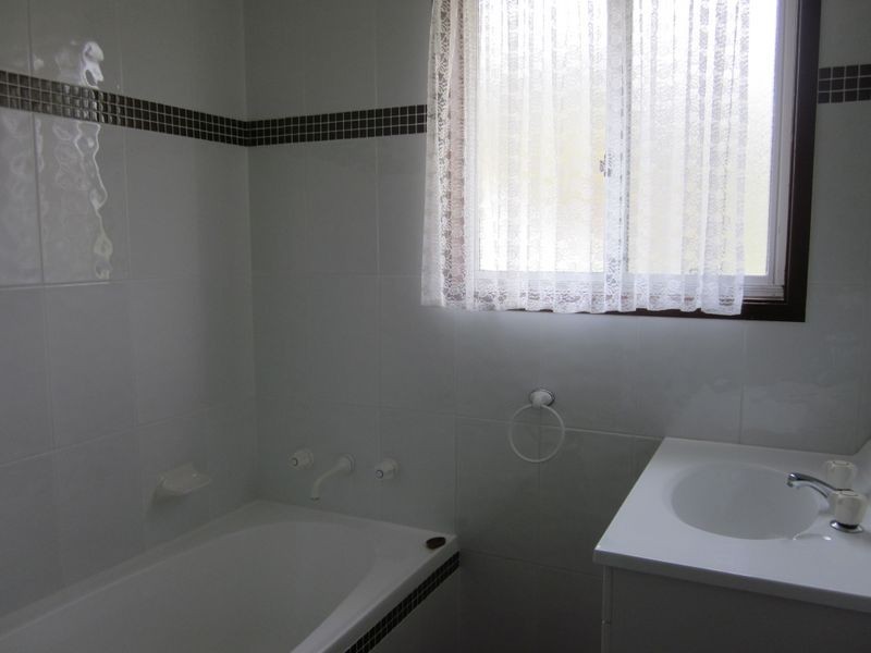 10 Clare Cres, Batehaven NSW 2536