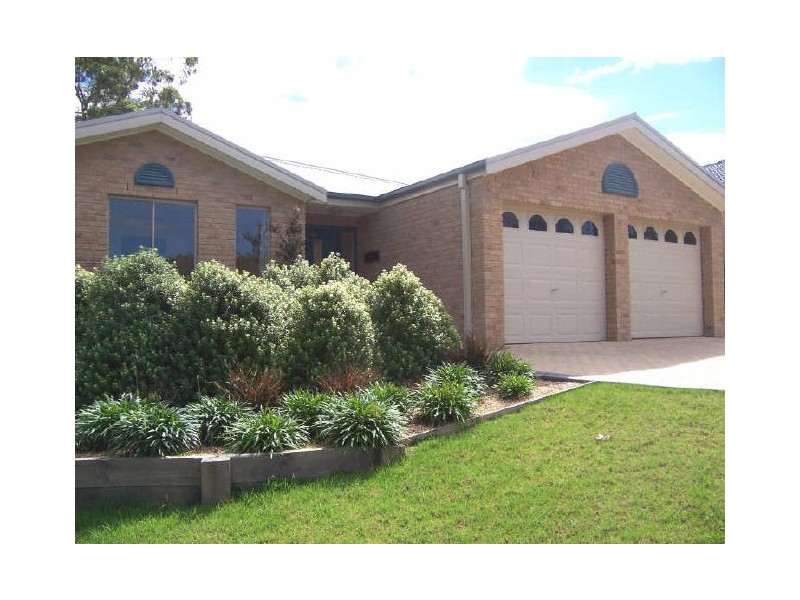 3 Stuart Place, Sunshine Bay NSW 2536