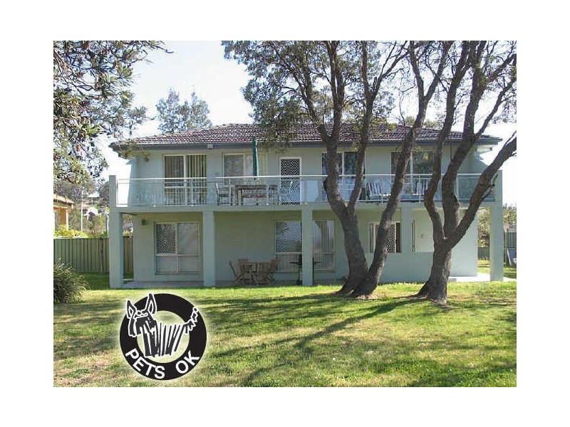 1/6 Myamba Parade, Surfside NSW 2536