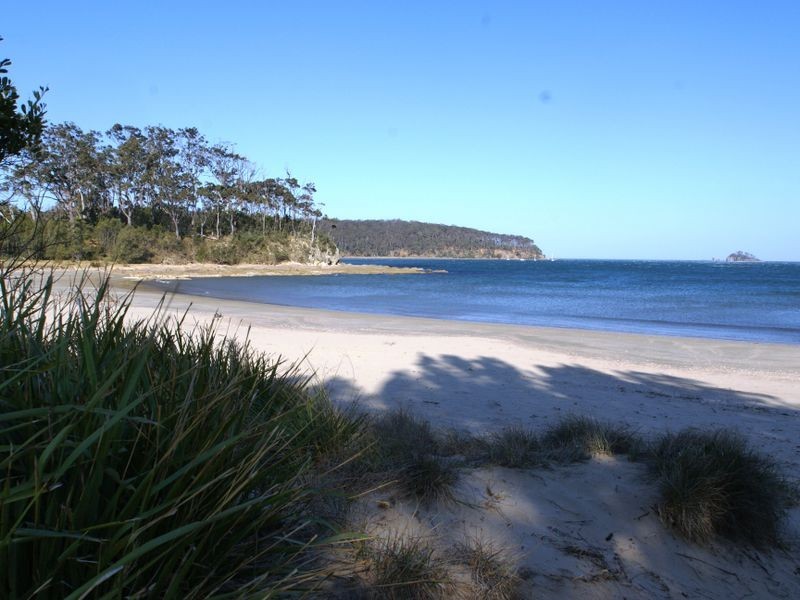 1/6 Myamba Parade, Surfside NSW 2536