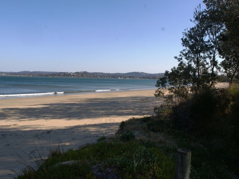 1/6 Myamba Parade, Surfside NSW 2536