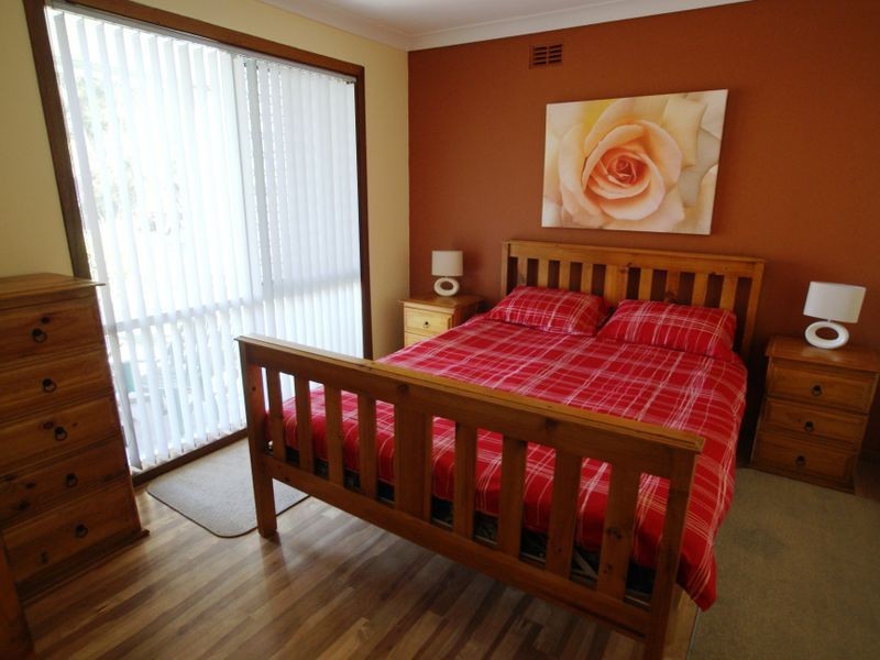 1/6 Myamba Parade, Surfside NSW 2536