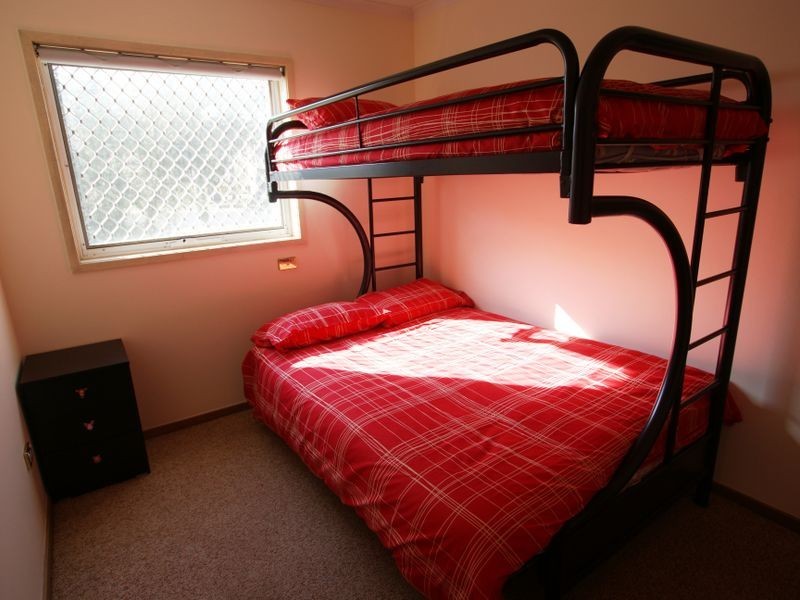 1/6 Myamba Parade, Surfside NSW 2536