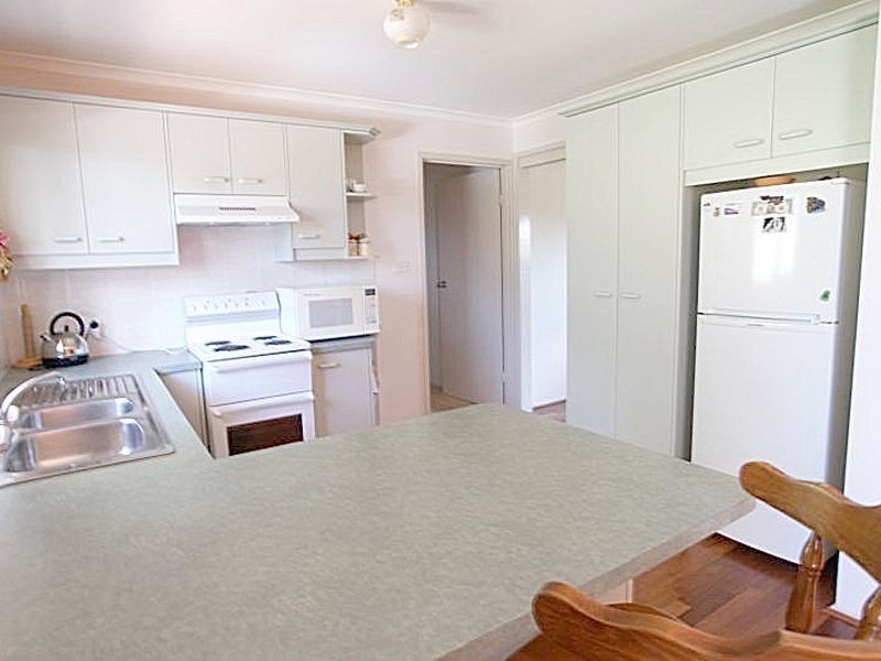 9 Gull Close, Catalina NSW 2536