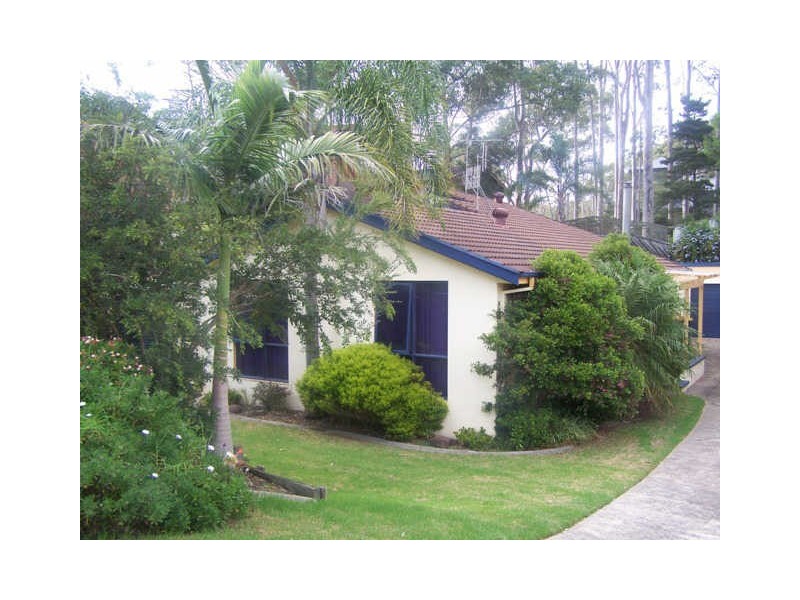 33 Bronte Cres, Sunshine Bay NSW 2536