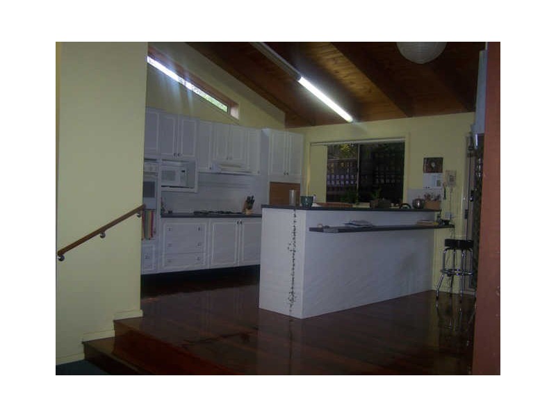 33 Bronte Cres, Sunshine Bay NSW 2536