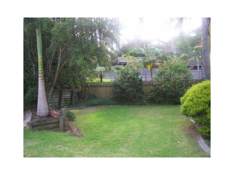 33 Bronte Cres, Sunshine Bay NSW 2536