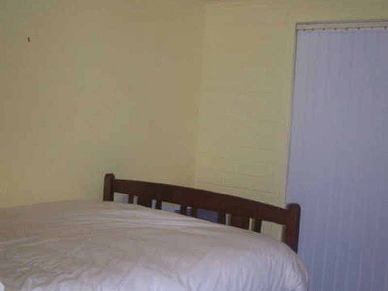 33 Bronte Cres, Sunshine Bay NSW 2536