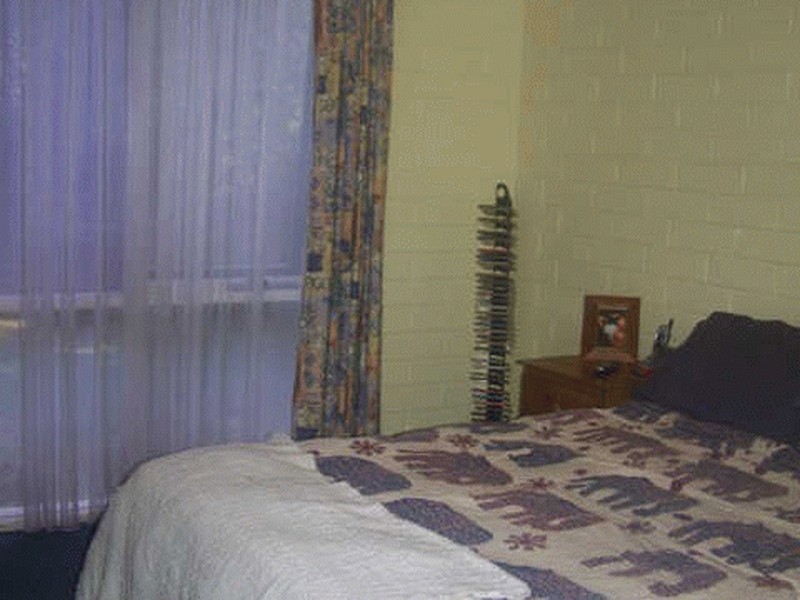 33 Bronte Cres, Sunshine Bay NSW 2536