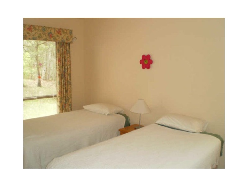 18 KNOWLMAN RD, Rosedale NSW 2536