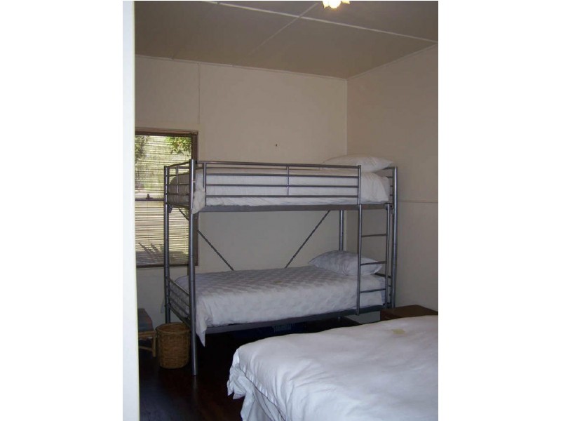 18 KNOWLMAN RD, Rosedale NSW 2536