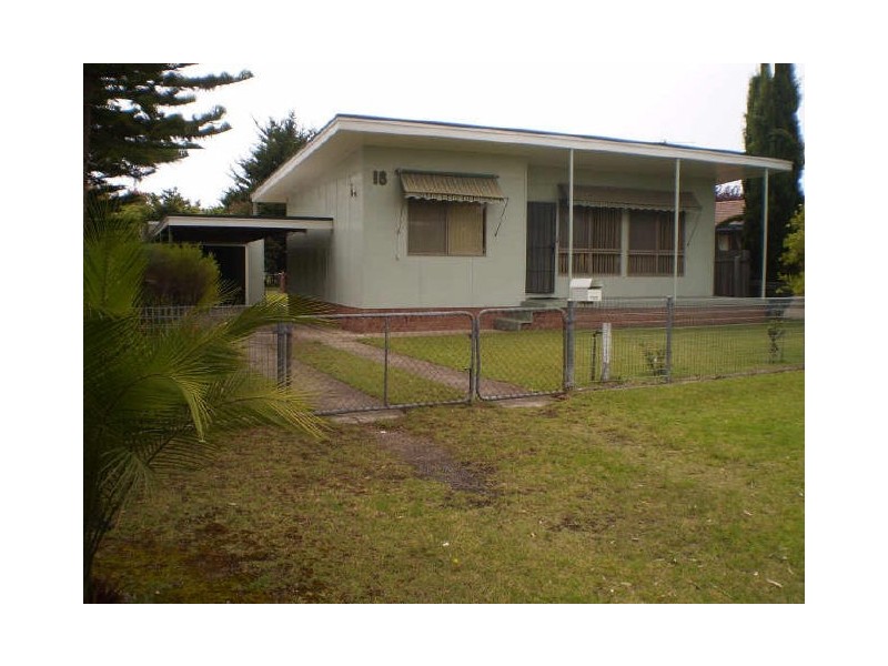 18 DOLPHIN AVE, Batemans Bay NSW 2536