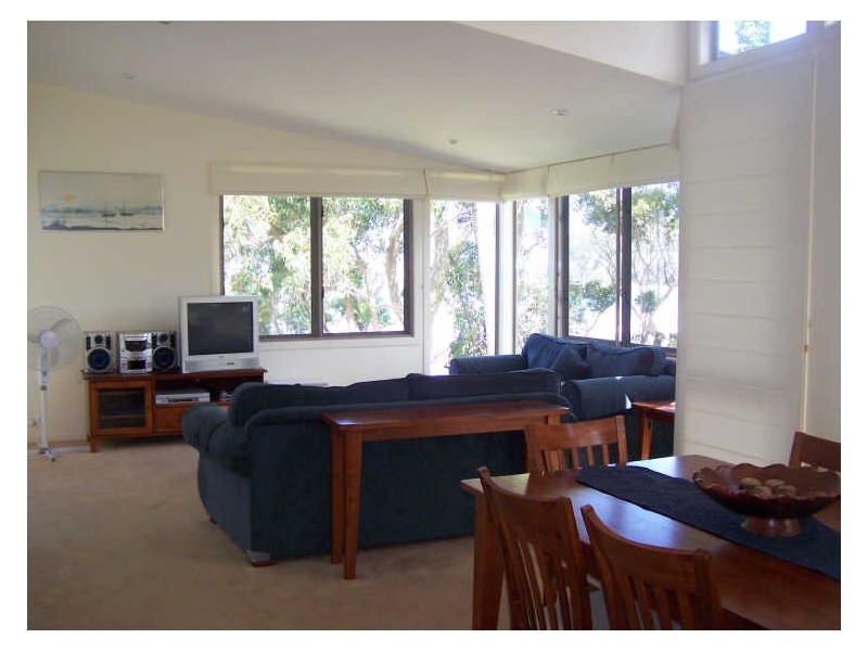 17A Whitesands Place, Surf Beach NSW 2536