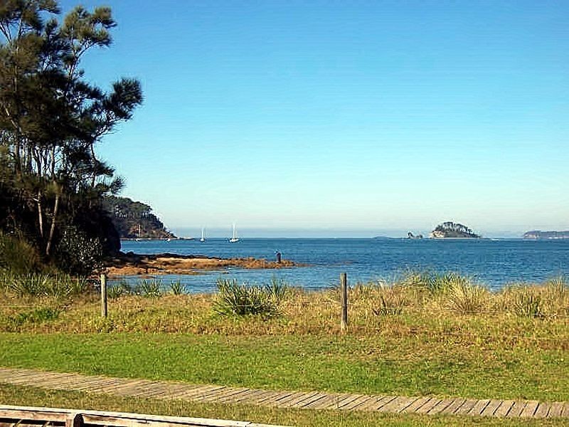 1/4 Myamba Parade, Surfside NSW 2536
