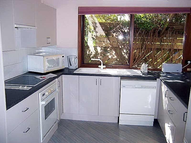 1/4 Myamba Parade, Surfside NSW 2536