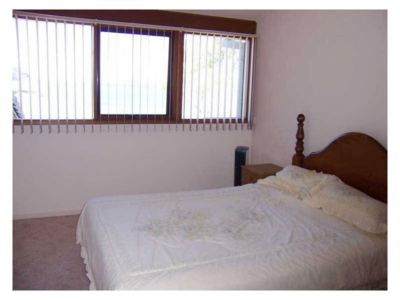 1/4 Myamba Parade, Surfside NSW 2536