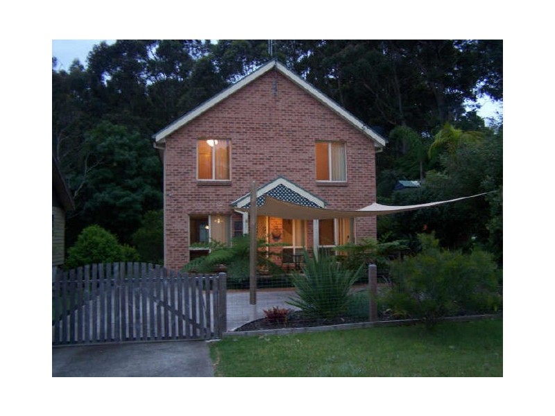 8 Tallawang Avenue, Malua Bay NSW 2536