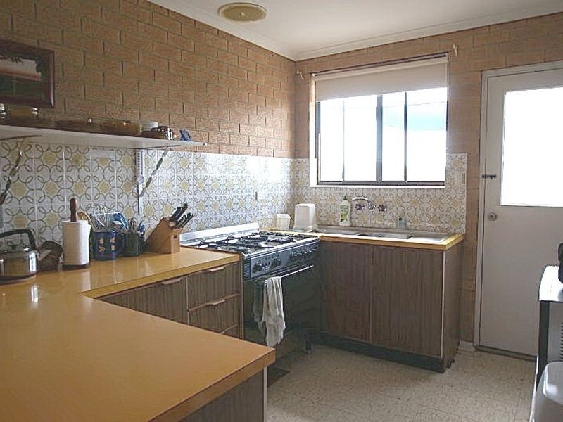 21 Hilltop Crescent, Surf Beach NSW 2536